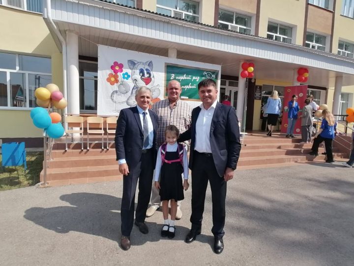 В первой школе Болгара прошла акция «Помоги собраться в школу»