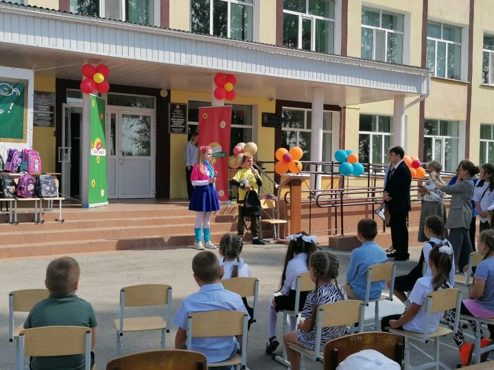 В первой школе Болгара прошла акция «Помоги собраться в школу»