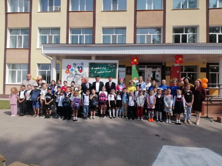 В первой школе Болгара прошла акция «Помоги собраться в школу»