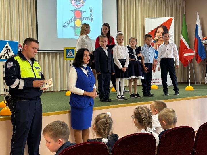 Первоклассников Болгара посвятили в пешеходы