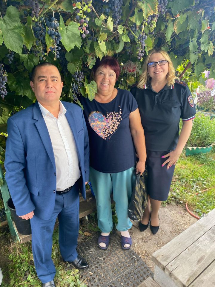 Сотрудники МВД Спасского района поздравили ветеранов органов внутренних дел