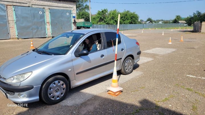 ГИБДД опровергла рост числа вопросов до 3000 в билетах на водительские права
