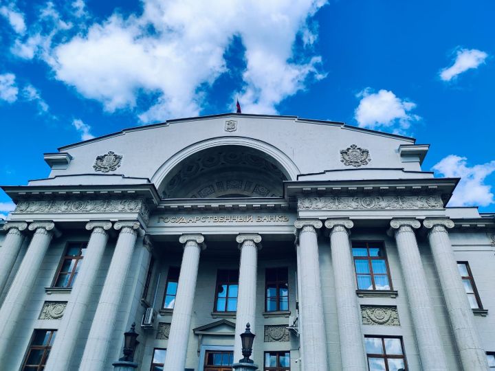 Банки в России начнут считать, сколько денег мошенники снимают в банкоматах