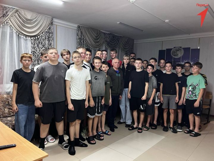 Мастер спорта по борьбе встретился с кадетами Болгара