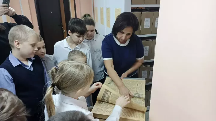 Школьники познакомились с архивным делом