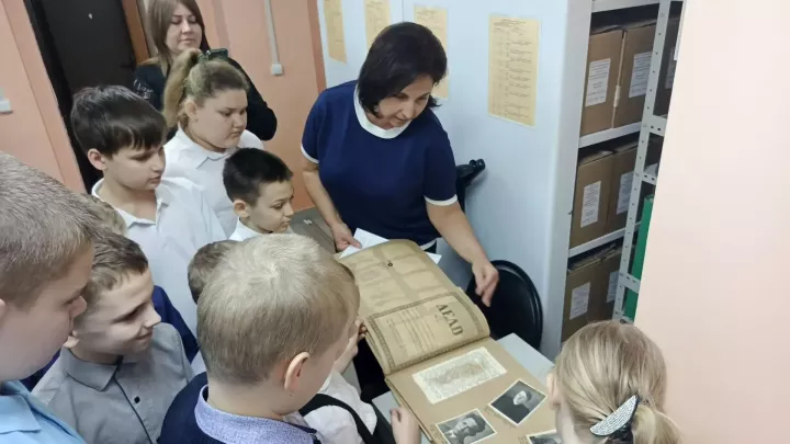Школьники познакомились с архивным делом