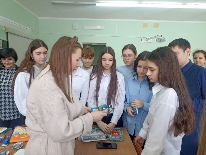 Экскурсовод из Болгарского музея-заповедника встретилась с юными архивариусами