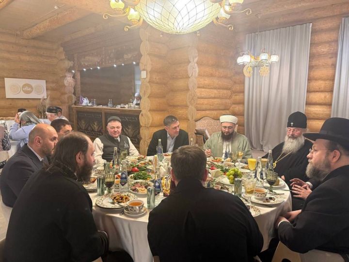 Ректор Болгарской исламской академии принял участие в межконфессиональном ифтаре в Казани