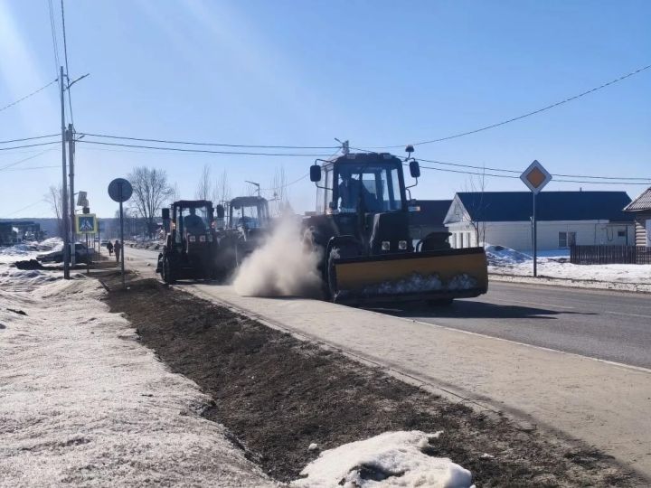 В городе Болгар начались весенние работы по благоустройству города
