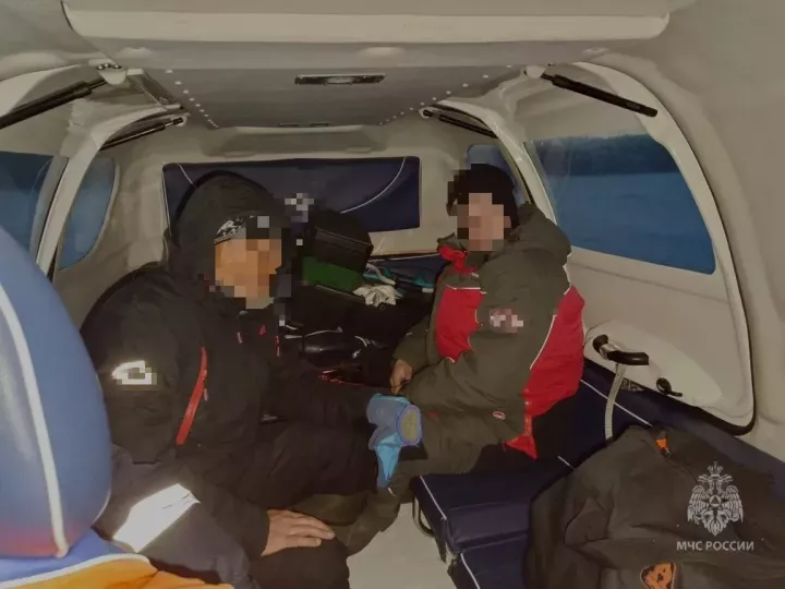 Четверых рыбаков сняли с отколовшейся льдины на Волге в районе Тетюш