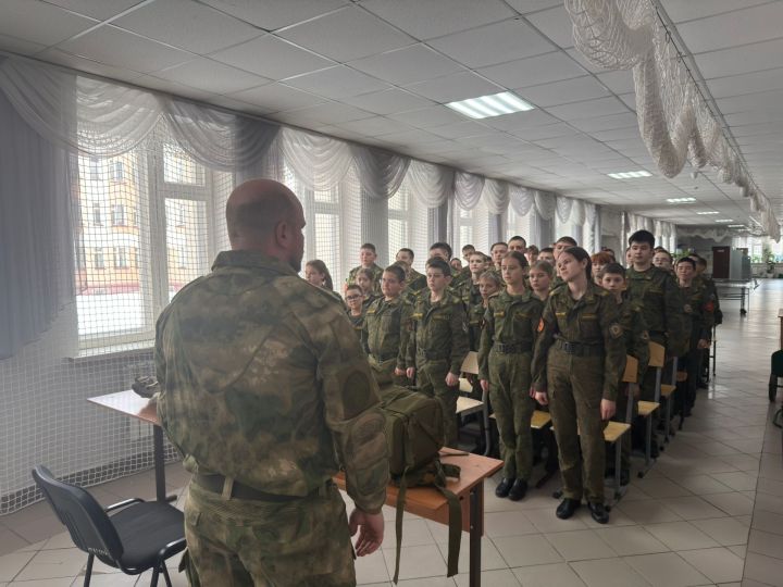 Кадеты из Болгара встретились с участником СВО