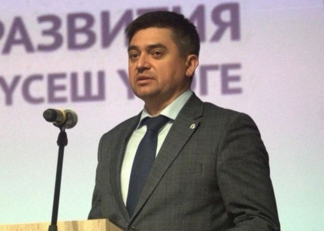 Спас районы башлыгы җирле үзидарә хезмәткәрләрен һөнәри бәйрәмнәре белән котлады