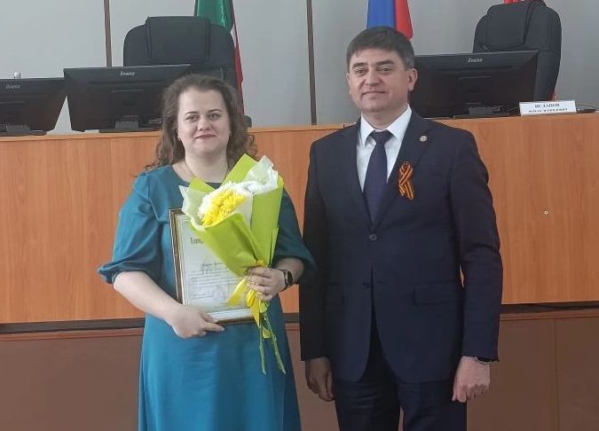 Спас районында муниципаль хезмәткәрләргә бүләкләр тапшырдылар