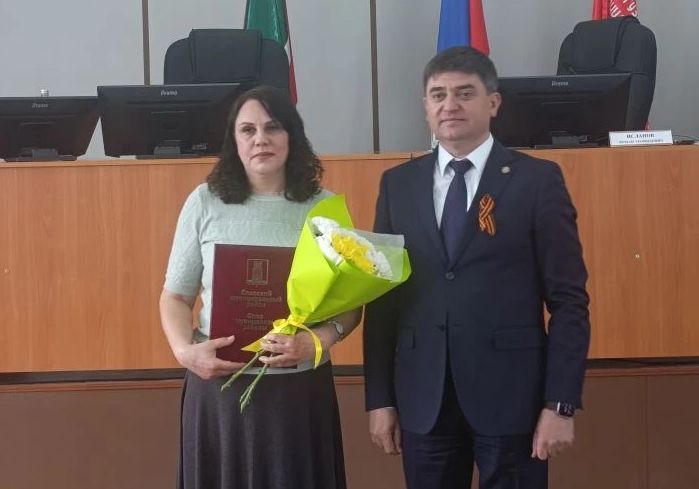 Спас районында муниципаль хезмәткәрләргә бүләкләр тапшырдылар