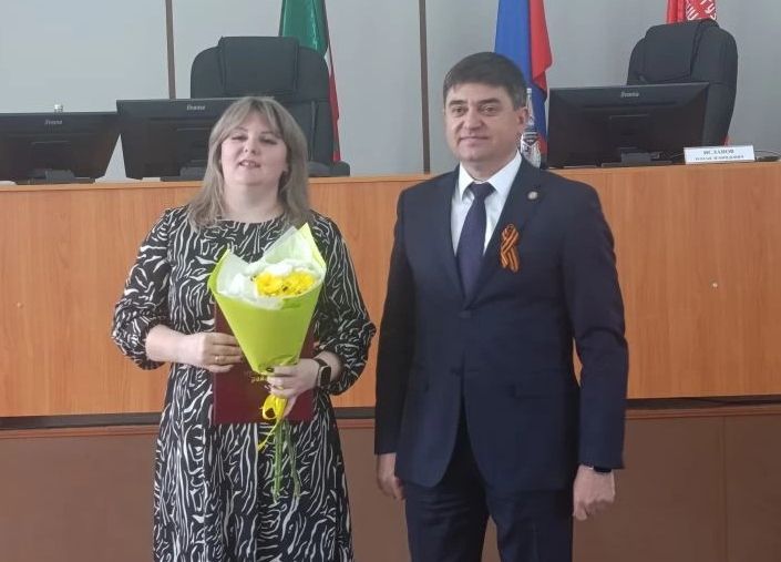 Спас районында муниципаль хезмәткәрләргә бүләкләр тапшырдылар