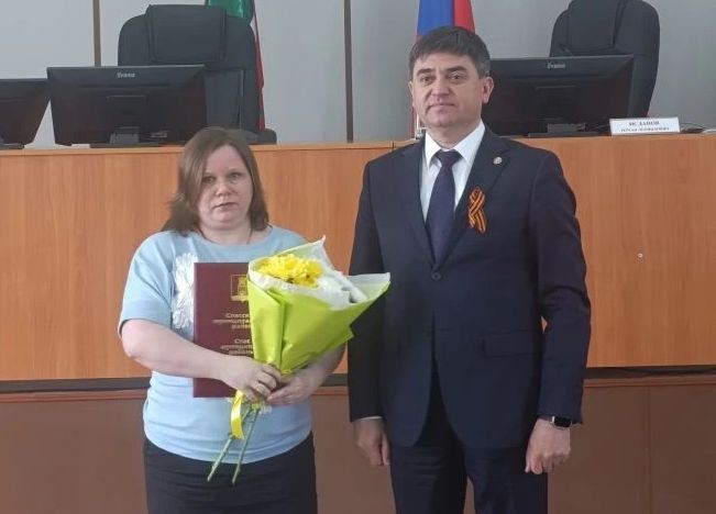 Спас районында муниципаль хезмәткәрләргә бүләкләр тапшырдылар