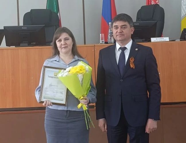 Спас районында муниципаль хезмәткәрләргә бүләкләр тапшырдылар