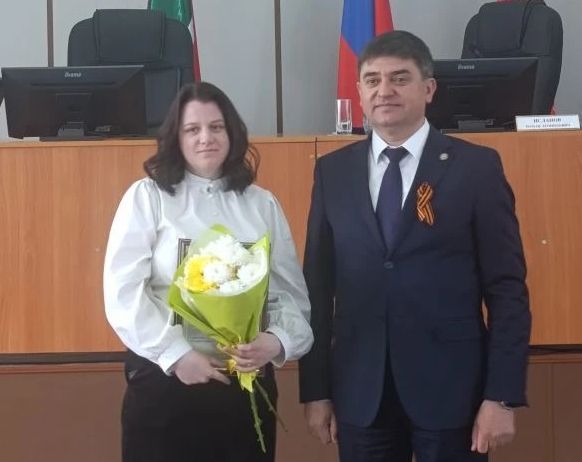 Спас районында муниципаль хезмәткәрләргә бүләкләр тапшырдылар
