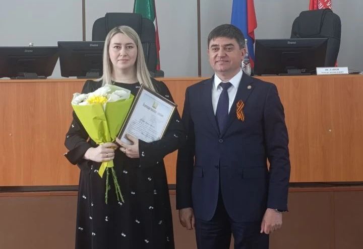 Спас районында муниципаль хезмәткәрләргә бүләкләр тапшырдылар