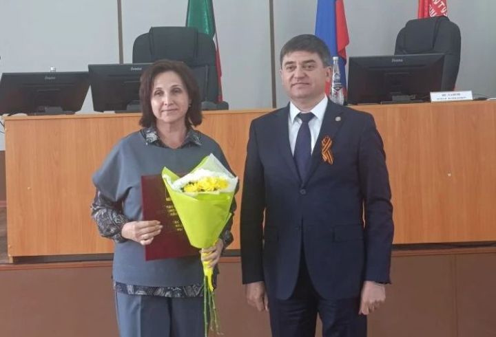Спас районында муниципаль хезмәткәрләргә бүләкләр тапшырдылар