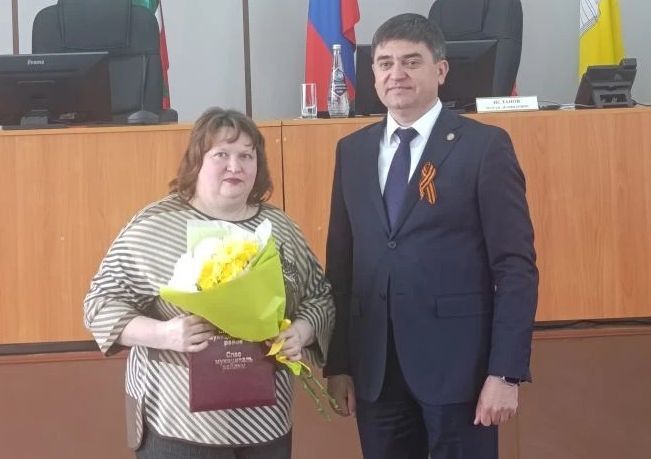 Спас районында муниципаль хезмәткәрләргә бүләкләр тапшырдылар