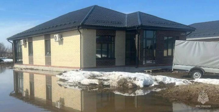 Татарстанның өч районында язгы сулар аркасында күперләрне һәм йорт яны участокларын су баскан