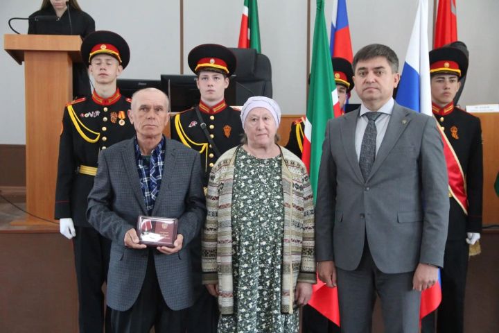 Болгарда махсус хәрби операциядә һәлак булган сугышчыларның якыннарына дәүләт бүләкләре тапшырылды