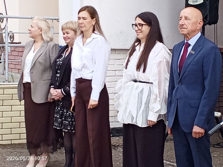 Во второй школе Болгара прозвенел последний звонок
