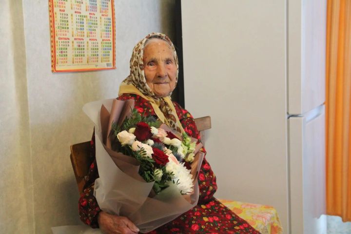 Спас районы башлыгы тыл хезмәтчәнен алдагы Җиңү бәйрәме белән котлады