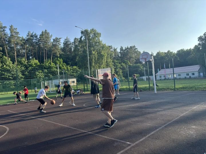 «Болгар» лагеренда Россия көне уңаеннан стритбол буенча турнир узды