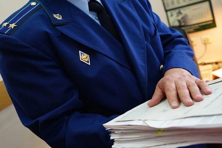 В Спасском районе прокуратура возбудила дело на кафе за наем 17-летней официантки без договора и медосмотра