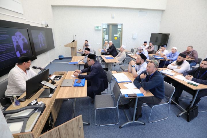 В Болгарской исламской академии вручили удостоверения выпускникам курсов для тюремных имамов