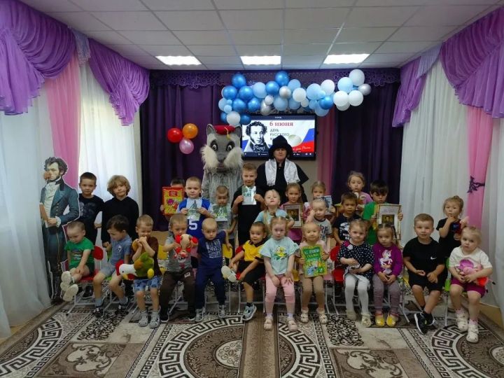 В детской библиотеке Болгара дошколята отправились в путешествие по Лукоморью