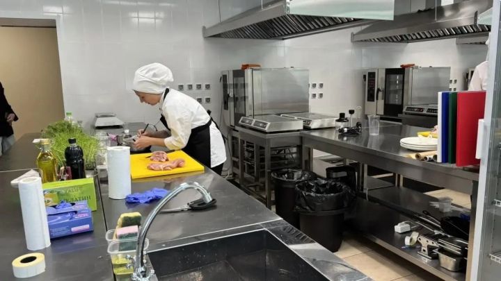 Студенты Спасского техникума сдали демонстрационный экзамен по поварскому делу