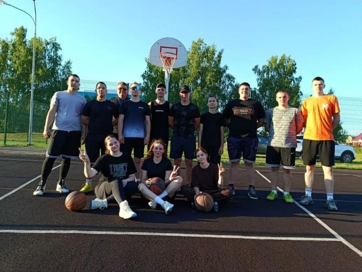 Болгар шәһәренең «Олимп» спорт мәктәбендә стритбол буенча турнир узды