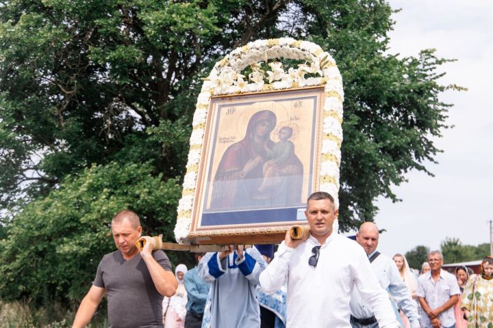 В храме села Три Озера Спасского района почтили память Тихвинской иконы Божией Матери