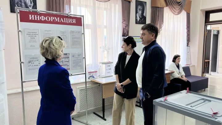Глава Спасского района посетил избирательные участки