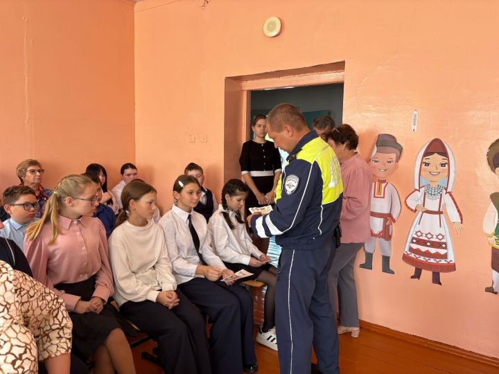 В Бураковской школе прошла встреча по безопасности дорожного движения